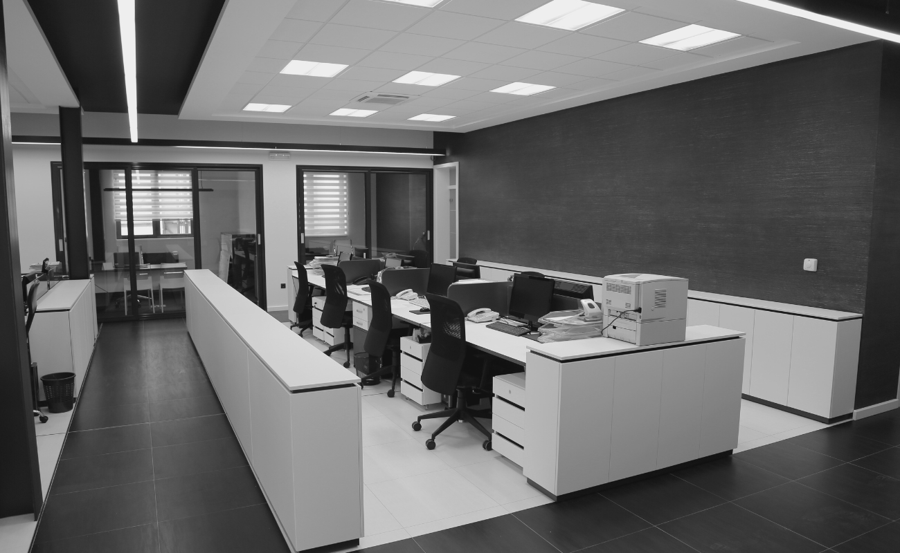 Iluminación en oficinas: Garantizando espacios óptimos de trabajo